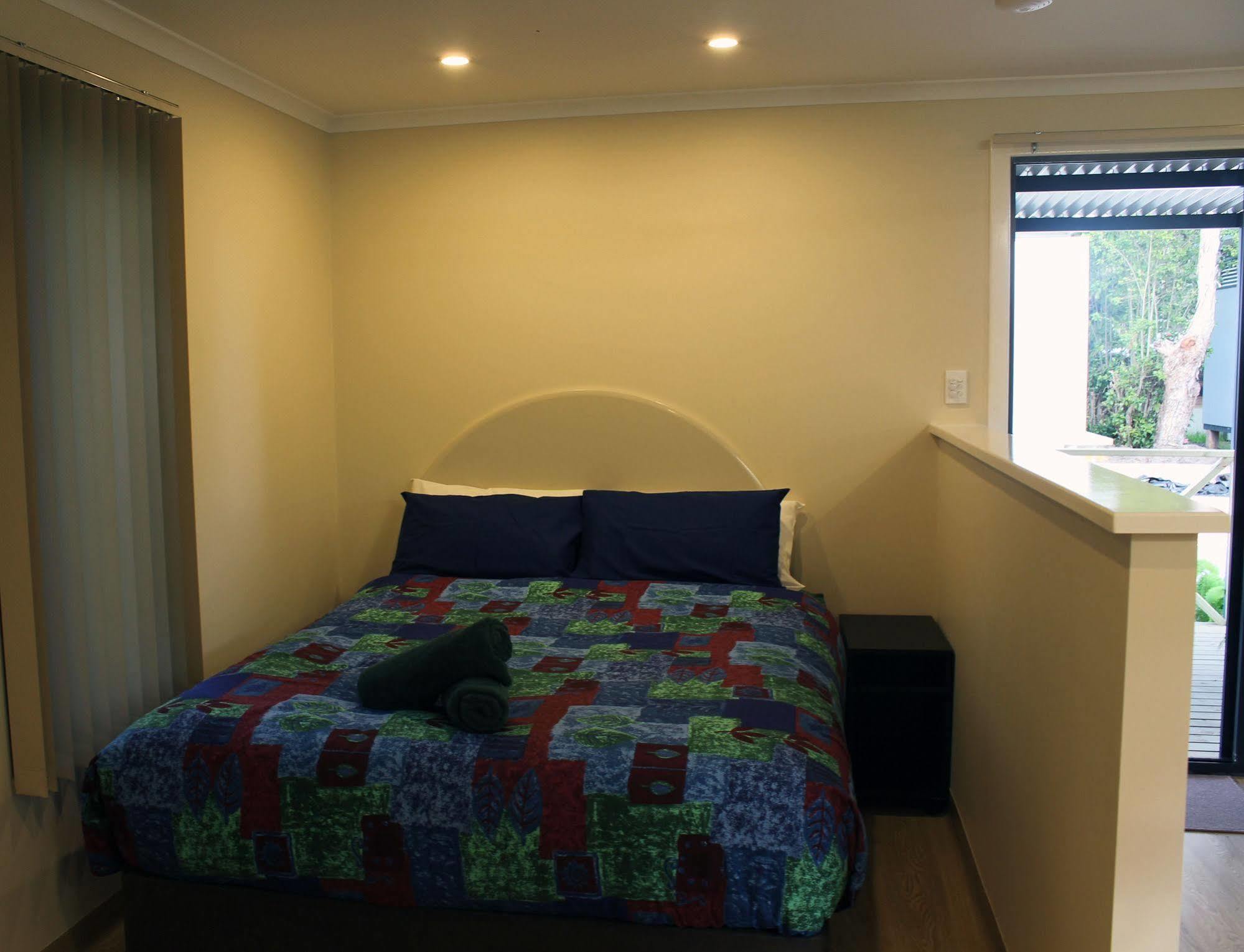 Acclaim Kingsway Tourist Park Hotel Madeley Екстериор снимка