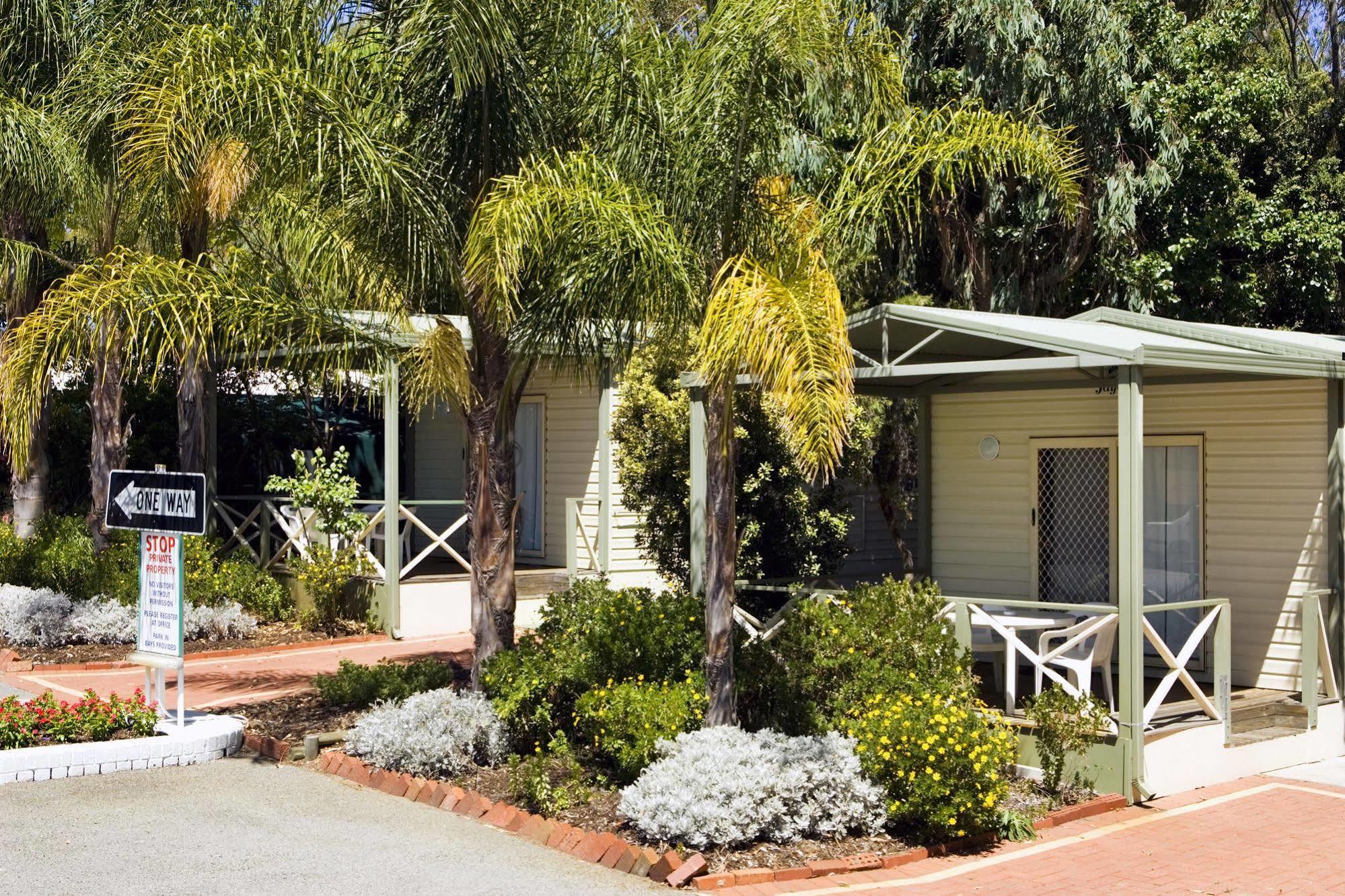 Acclaim Kingsway Tourist Park Hotel Madeley Екстериор снимка
